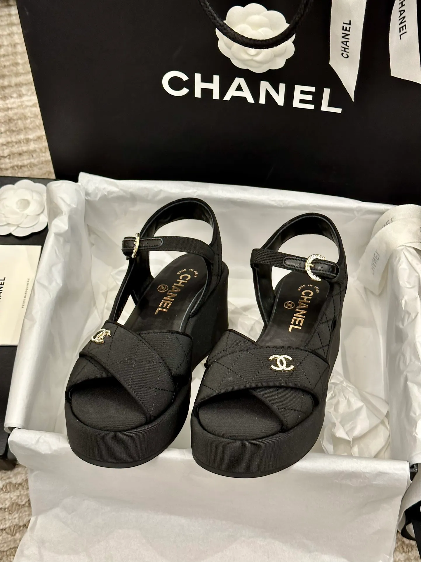 👟👟Ex-factory price 480👟👟 CHANEL C Jia Xiaoxiang 23ss new wedge heel open toe high heel sandals. Top counter quality. The moment you put it on your feet, it is still super stunning. 🔥All materials are customized according to the original version! Upper: imported first-layer calfskin/imported fragrant cloth/ lining: imported sheepskin, foot pad: sheepskin sole: outsole imported from Italy Size number: 34-40